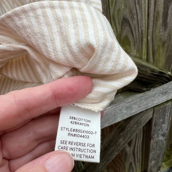 👗Blu Pepper cropped Cream Striped Top - Picture 6 of 8